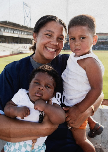 KELSEY STEWART-HUNTER with family